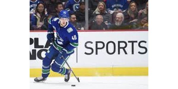 Elias Pettersson hjælper holdet med at vinde